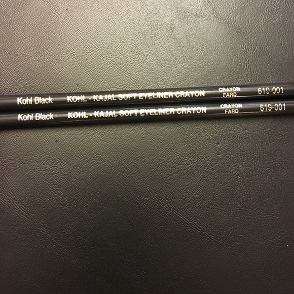 ARISTOCRAT Kohl Kajal Soft Eyeliner Crayon 🏆 - Picture 4 of 8